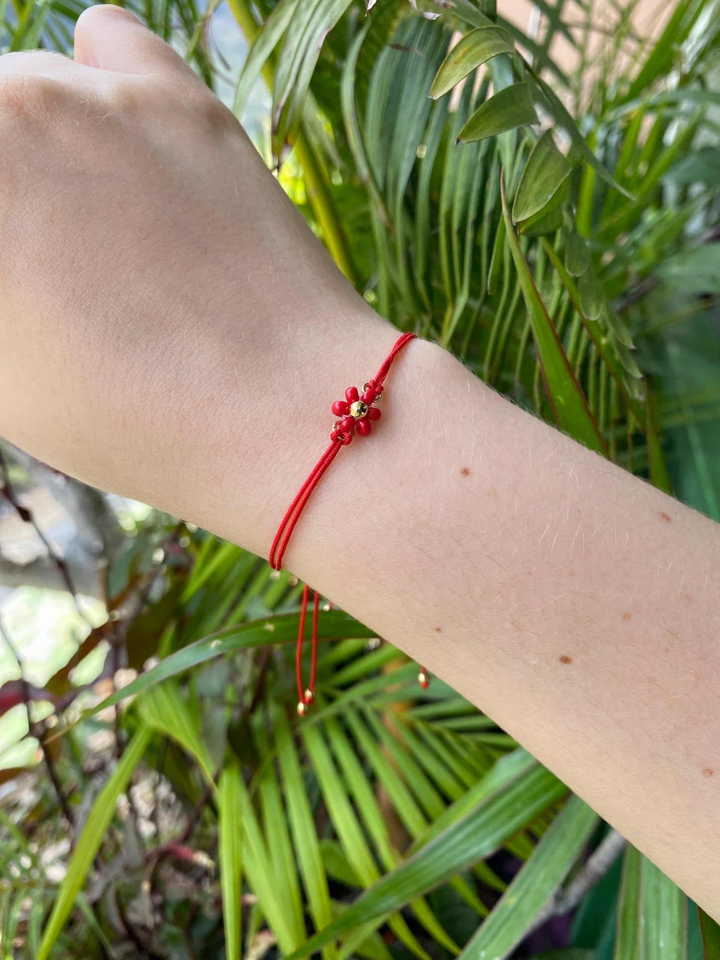 Thread bracelet with flower