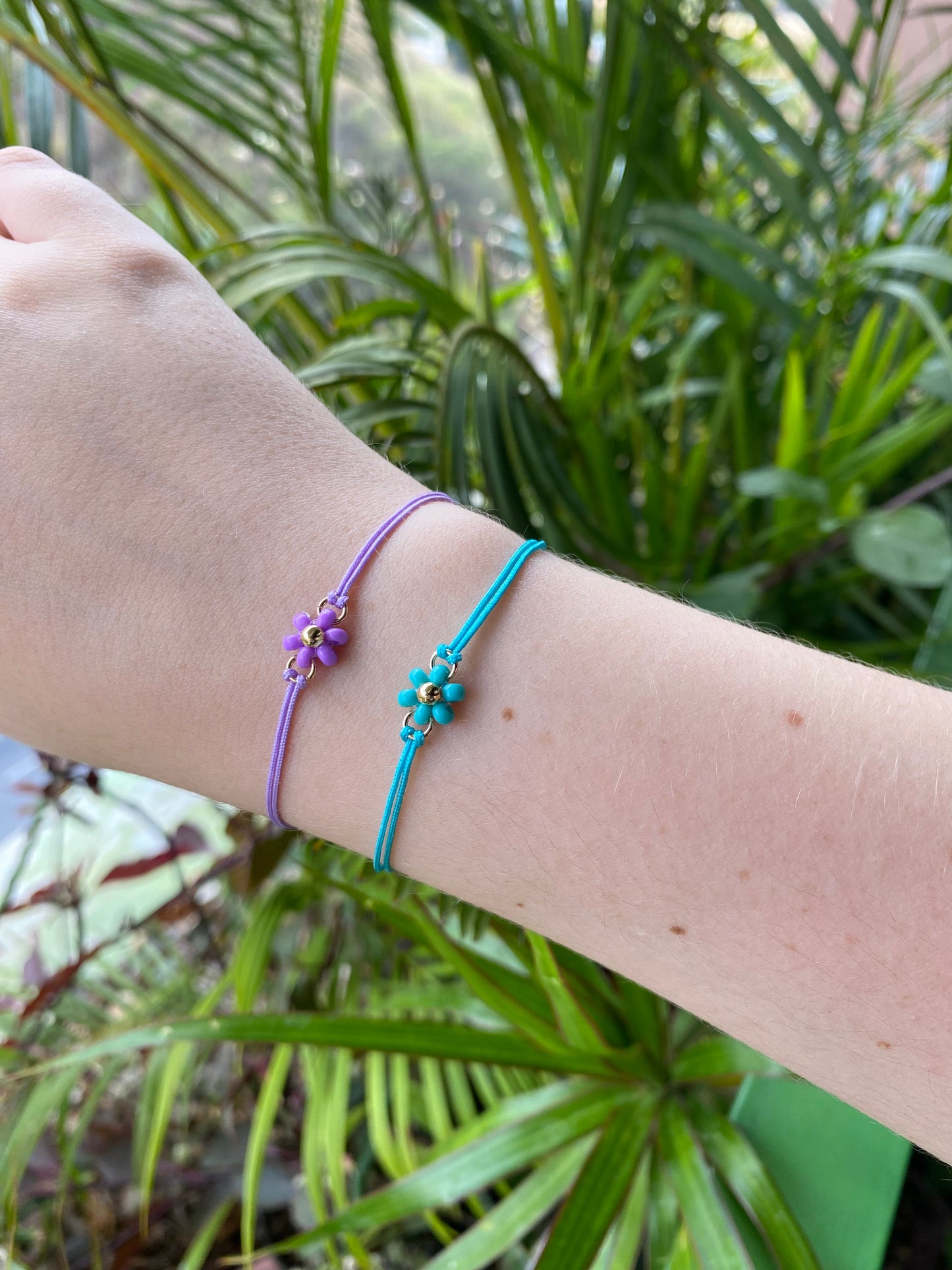 Thread bracelet with flower