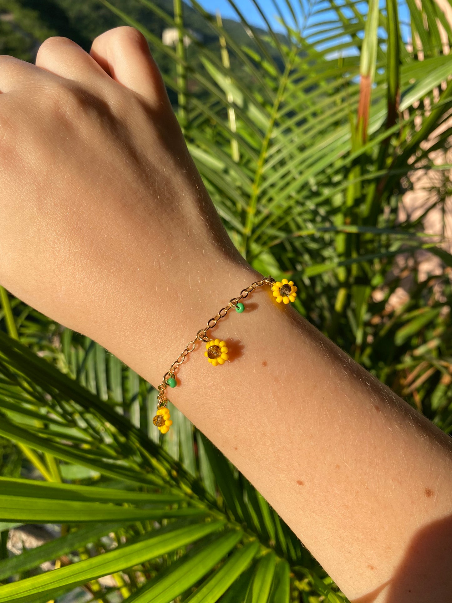 Pulsera Blooming de girasoles (con hojitas)