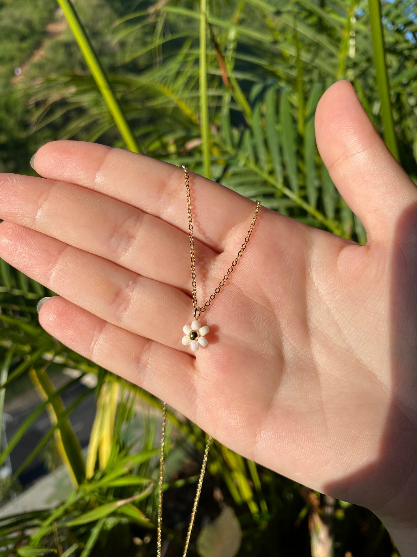 Collar con dije de flor