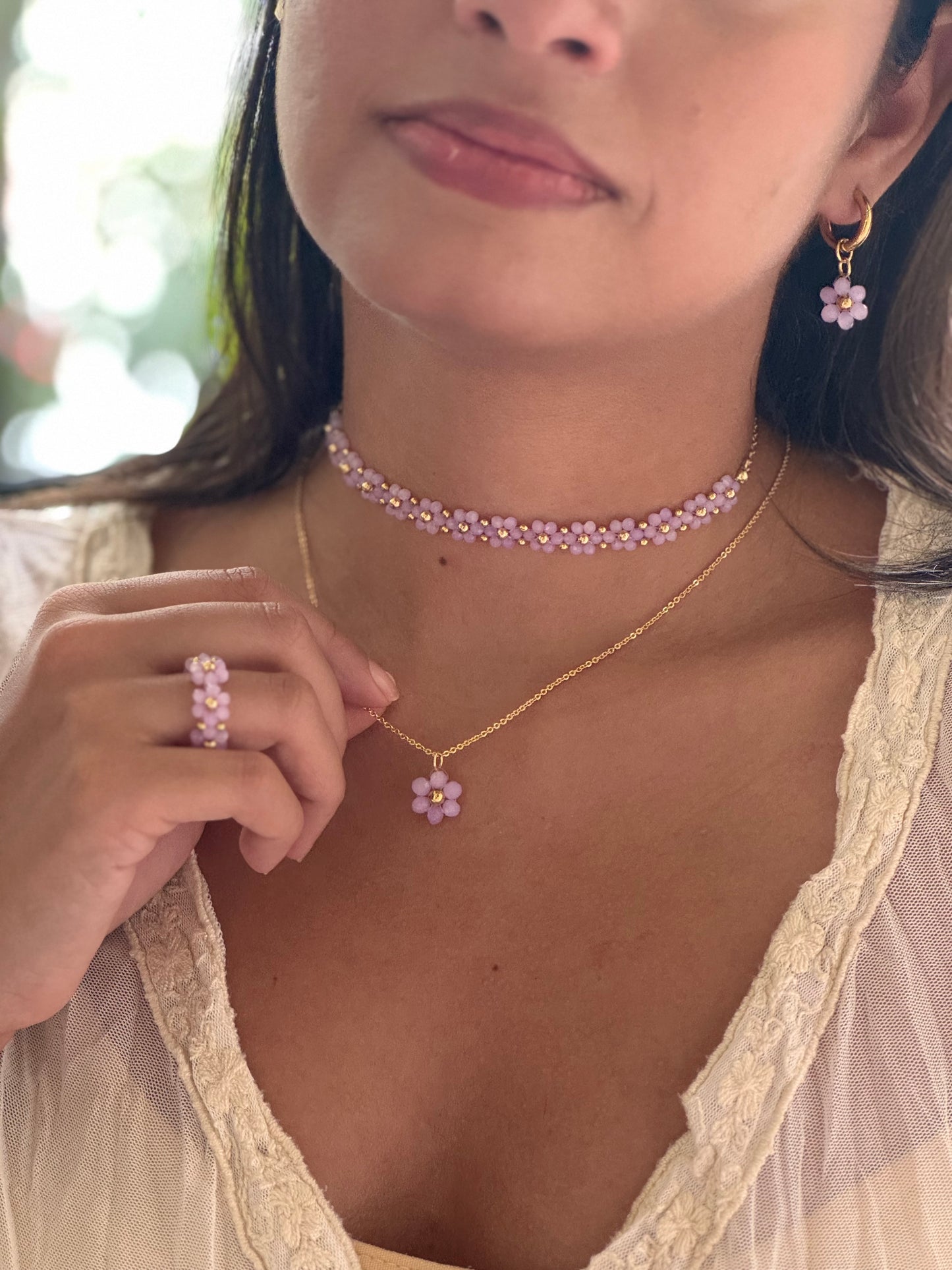 Collar con dije de flor de cristal