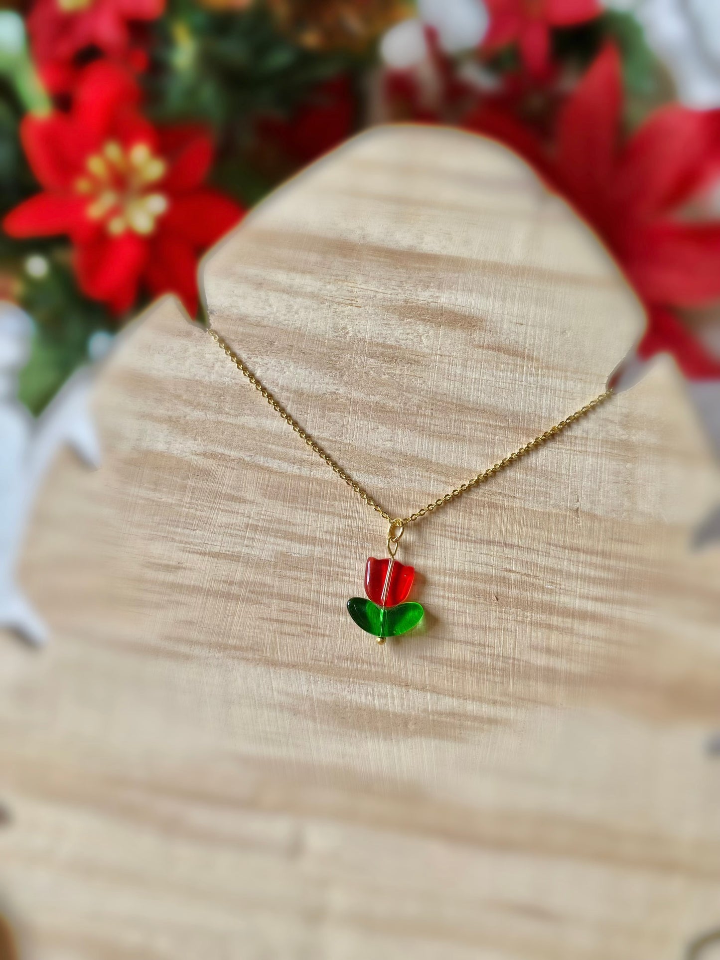 Collar con dije de tulipán rojo