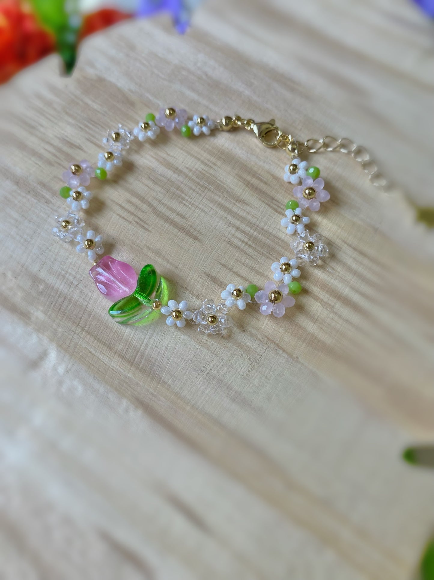 Pulsera de flores con tulipán rosa