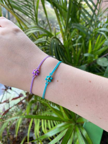Thread bracelet with flower