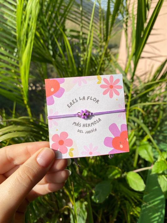 Thread bracelet with flower
