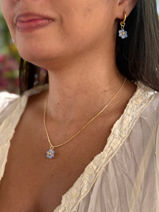 Collar con dije de flor de cristal