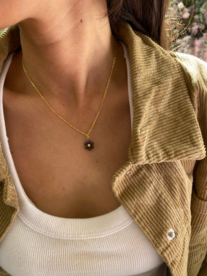 Collar con dije de flor de cristal