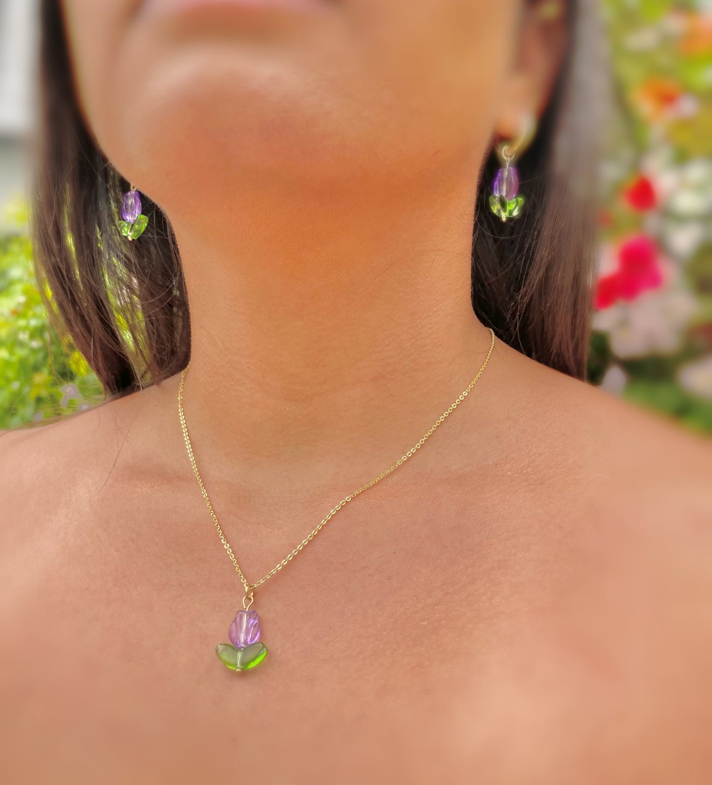 Collar con dije de tulipán lila