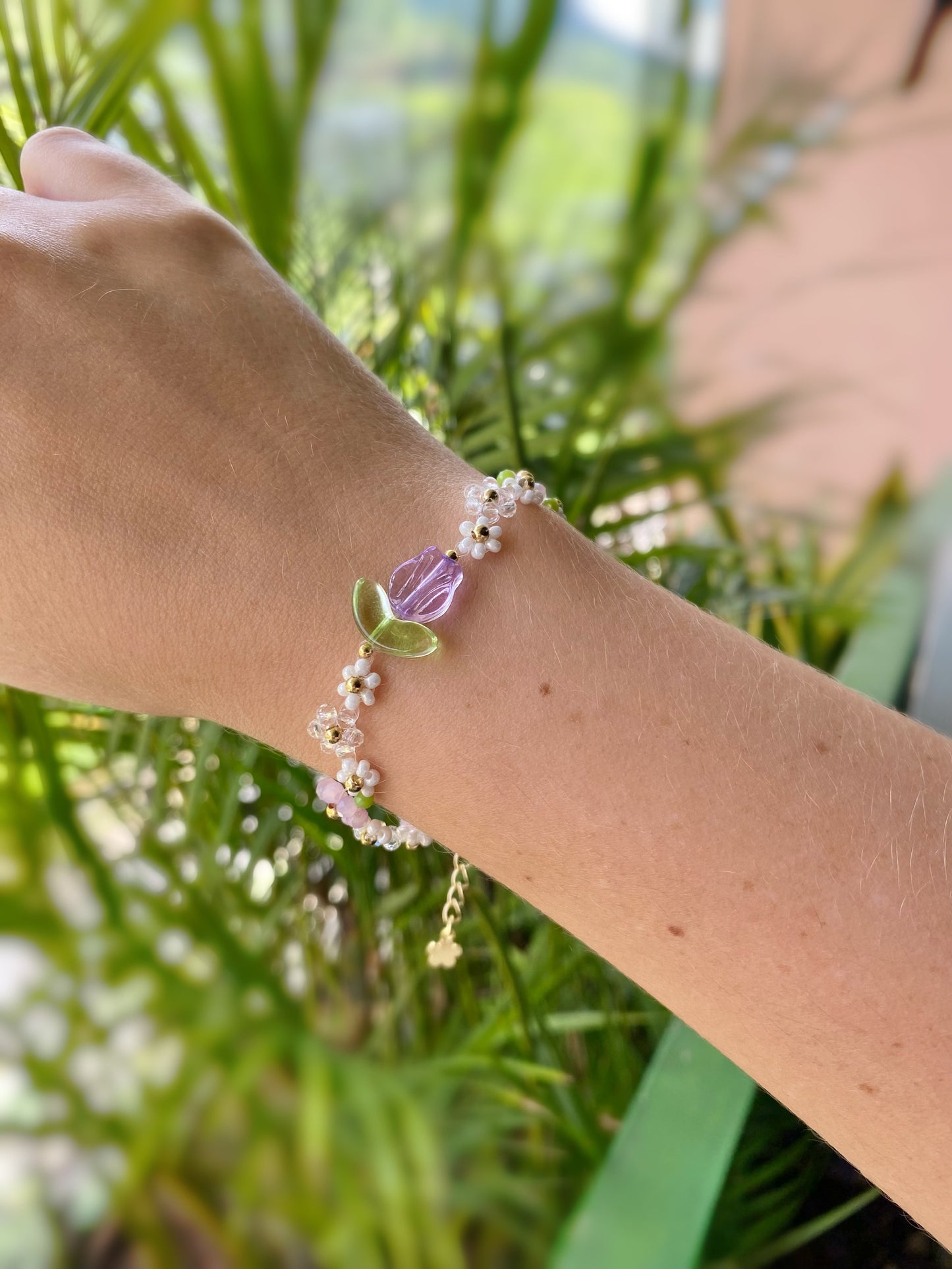 Pulsera de flores con tulipán lila